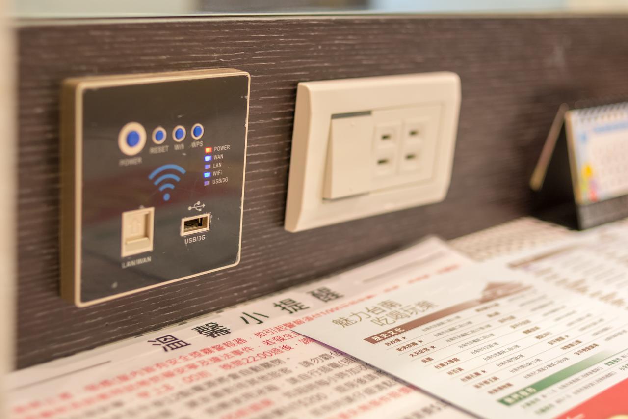 W Hostel Tainan Zewnętrze zdjęcie