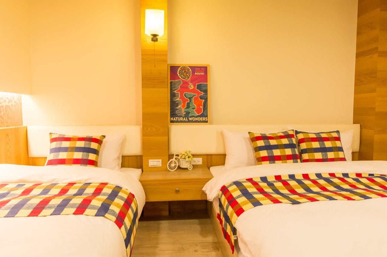 W Hostel Tainan Zewnętrze zdjęcie