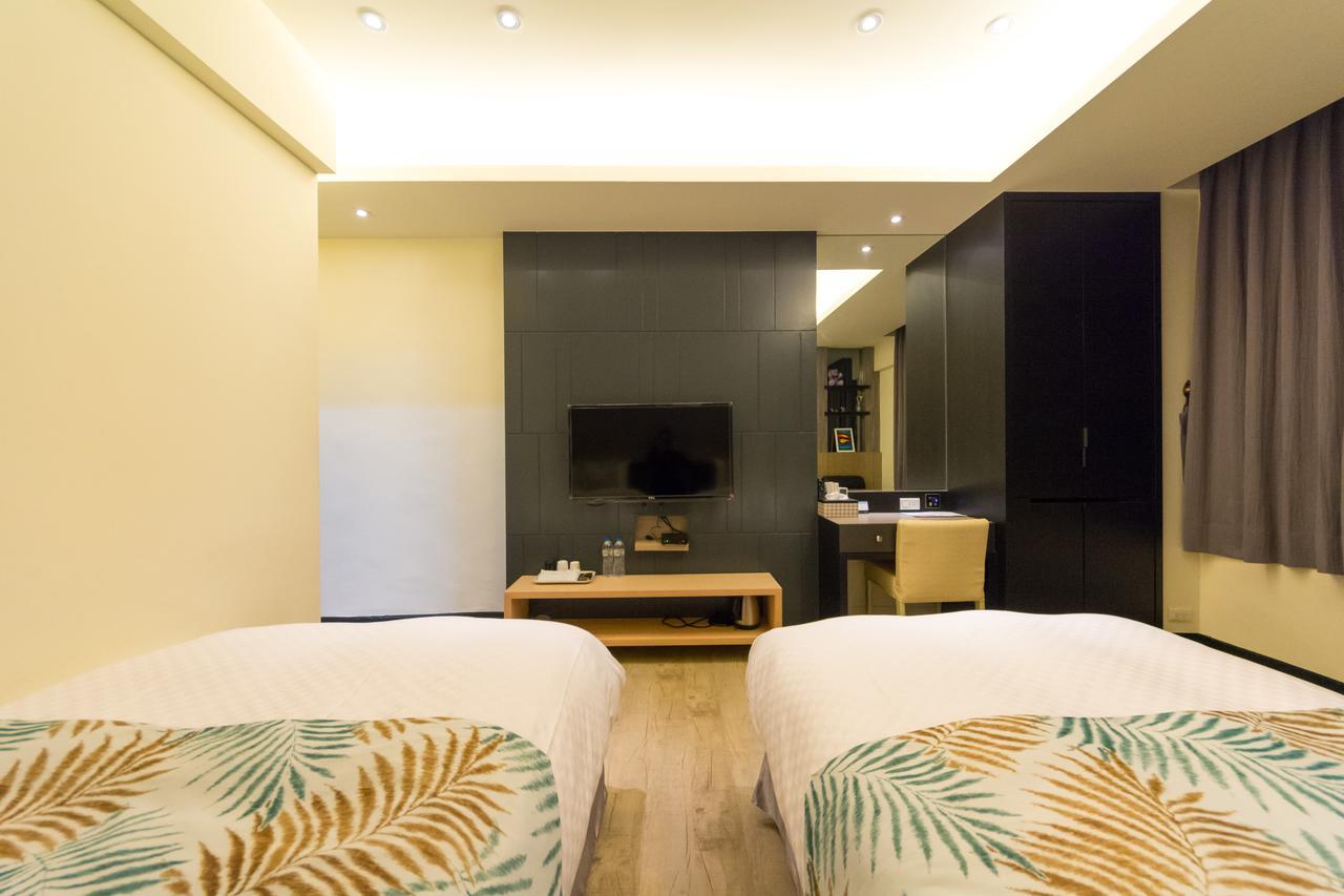 W Hostel Tainan Zewnętrze zdjęcie