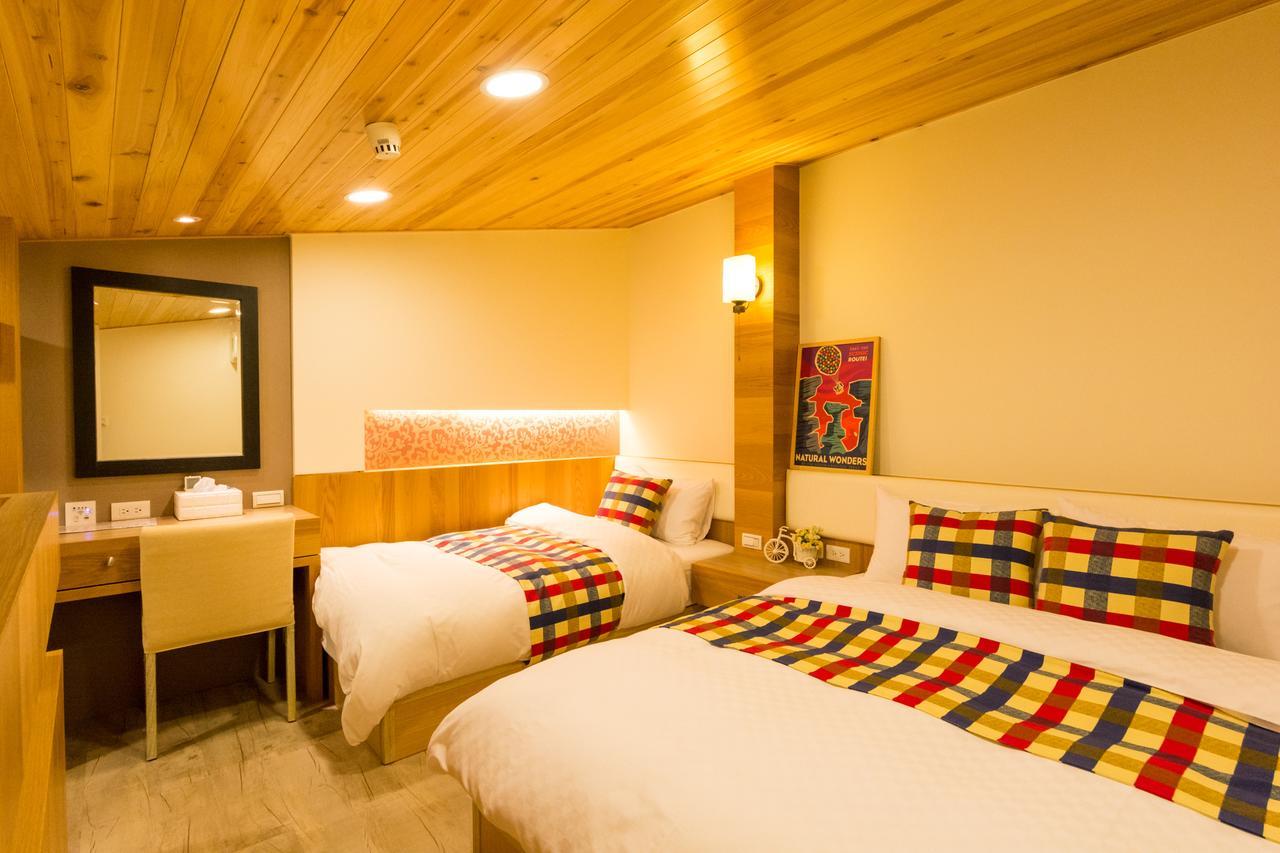 W Hostel Tainan Zewnętrze zdjęcie