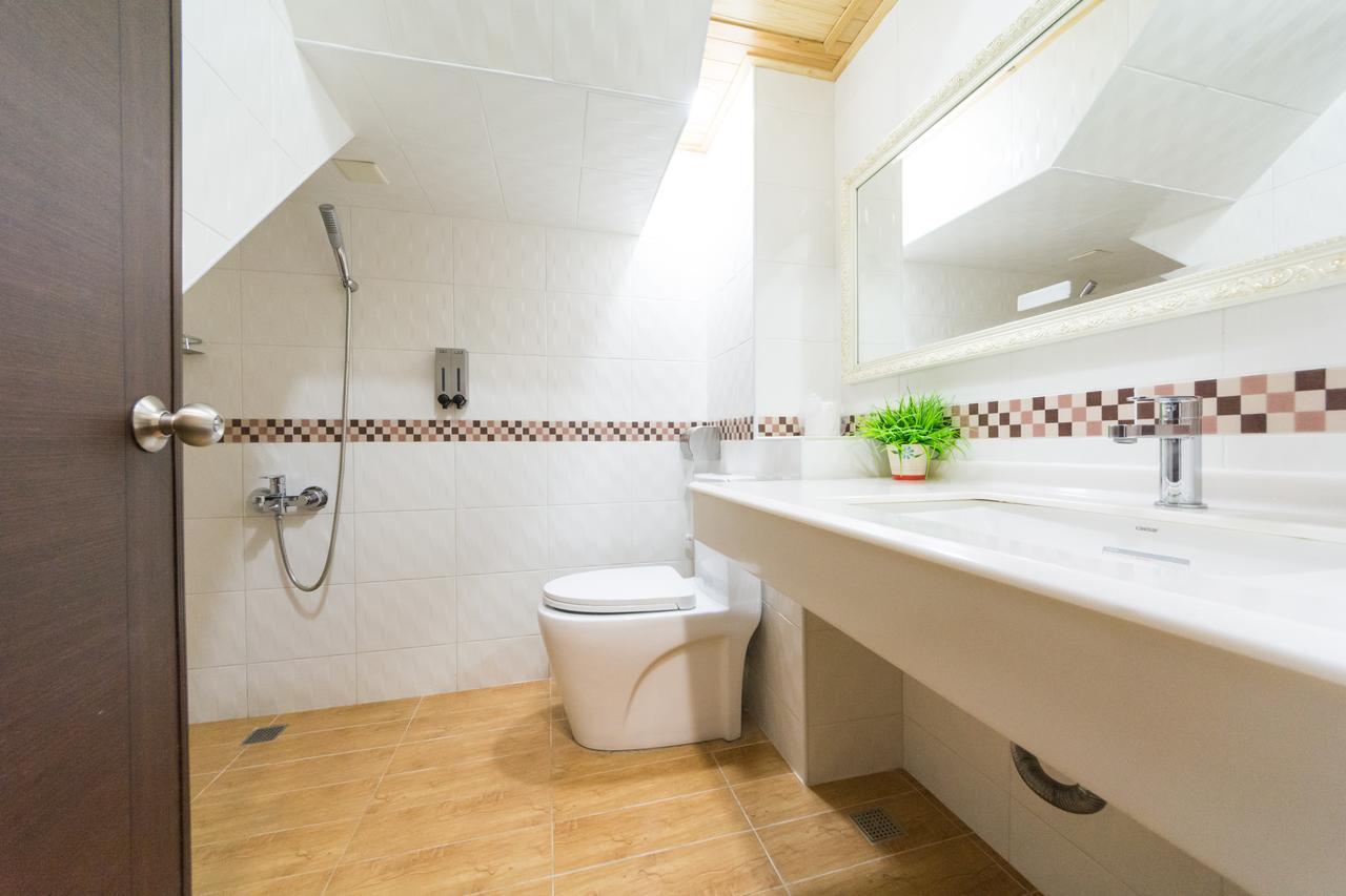 W Hostel Tainan Zewnętrze zdjęcie