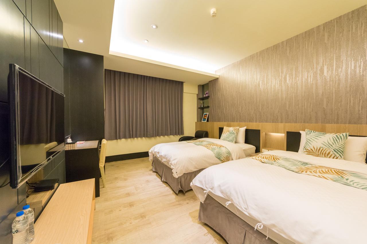 W Hostel Tainan Zewnętrze zdjęcie